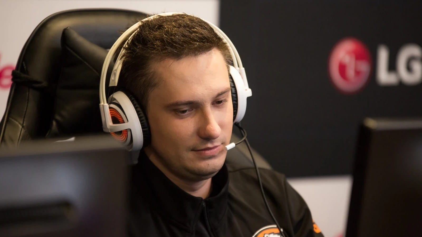 Solo listed the setup he uses while playing Dota 2