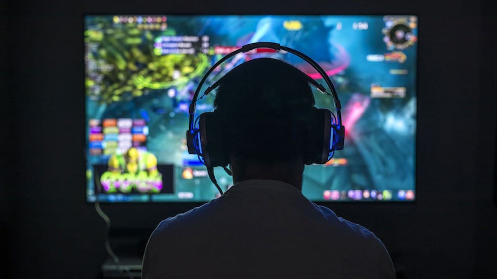 How are esports being viewed during the week?